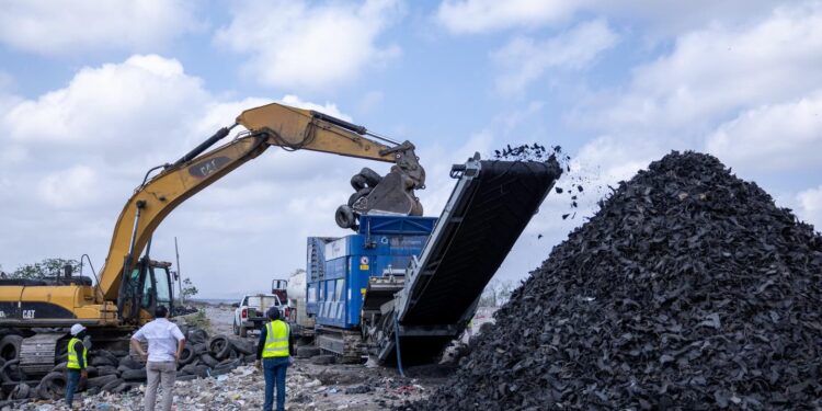 Supervisan trabajos de reciclaje de llantas en el Relleno Sanitario de Matamoros