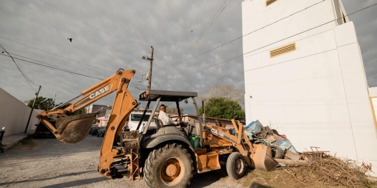 Realizan jornada de descacharrización en la colonia Azteca