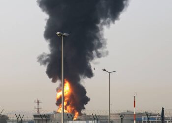Escalada en el Golfo: Irán ataca con drones la principal refinería de Kuwait