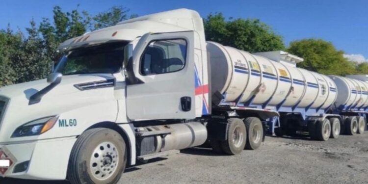 Decomisan 129 mil litros de hidrocarburo ilegal en Jaumave, Tamaulipas