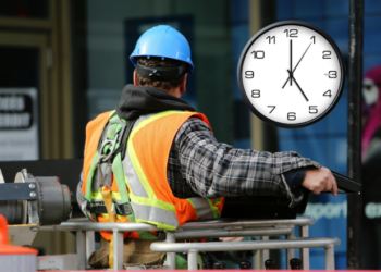 Entra en vigor reforma que reduce jornada laboral a 40 horas en México