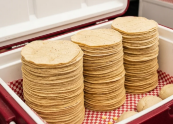 Advierten multas millonarias por vender tortillas en hieleras en Tamaulipas
