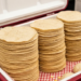 Advierten multas millonarias por vender tortillas en hieleras en Tamaulipas