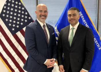 Harfuch se reúne con director de la DEA para reforzar combate al narco
