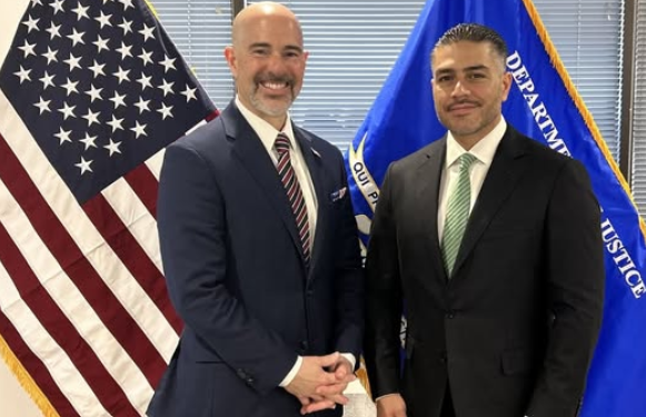Harfuch se reúne con director de la DEA para reforzar combate al narco