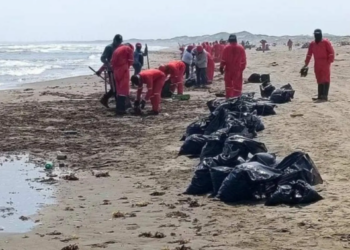 Controlan derrame de hidrocarburo que afectó playas de Veracruz y Tabasco