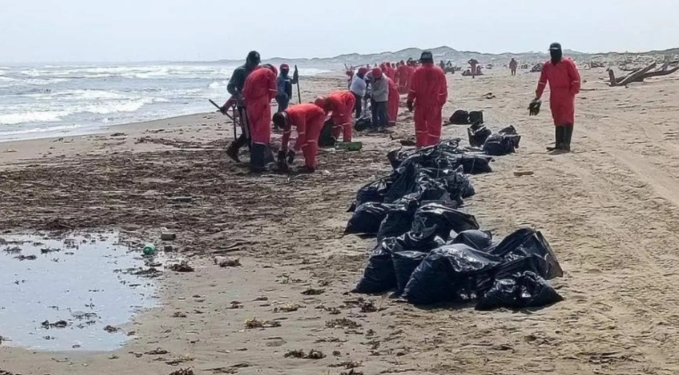 Controlan derrame de hidrocarburo que afectó playas de Veracruz y Tabasco