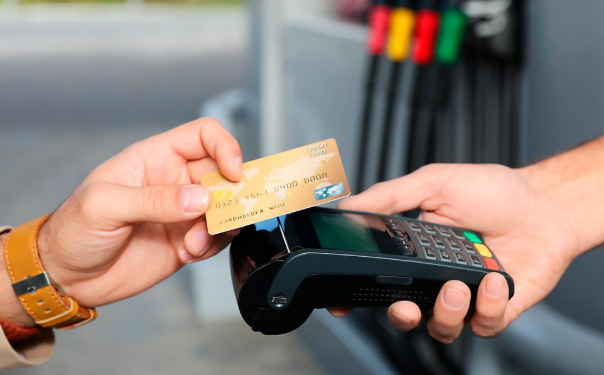 Sheinbaum anuncia pago digital obligatorio en casetas y gasolineras