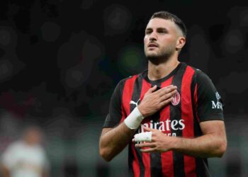 Santiago Giménez reaparece con el AC Milan tras lesión y apunta al Mundial 2026