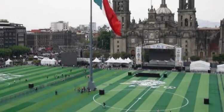 ¡Hazaña en el Zócalo!: CDMX rompe el Récord Guinness con la clase de fútbol más grande del mundo