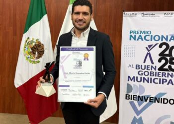 Beto Granados recibe el Premio Nacional al Buen Gobierno 2025 en la modalidad de Ciudades Inteligentes
