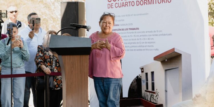 Matamorenses reciben vivienda digna de manos del alcalde Beto Granados