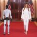 Robot humanoide sorprende en acto encabezado por Melania Trump