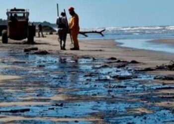 Derrame de petróleo en Veracruz y Tabasco ya es investigado por la FGR
