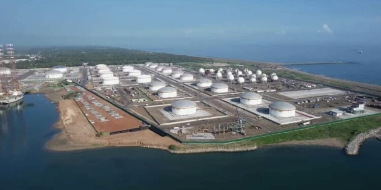 Marina alerta por riesgo a la navegación tras derrame de combustible en Dos Bocas