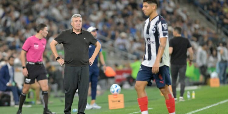 Terremoto en el Barrial: Rayados despide a Domenec Torrent