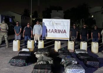 Marina asegura 650 kilos de presunta cocaína frente a Michoacán; hay seis detenidos