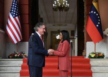Estados Unidos y Venezuela acuerdan restablecer relaciones diplomáticas tras años de ruptura