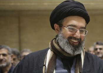 Dinastía en las cenizas: Mojtaba Jameneí asume el mando tras bombardeos en Qom