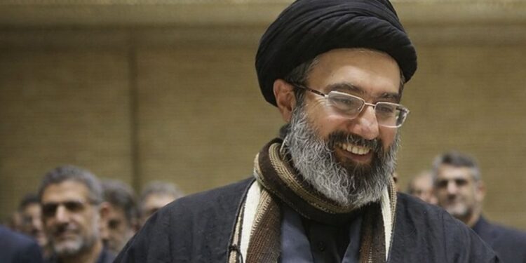 Dinastía en las cenizas: Mojtaba Jameneí asume el mando tras bombardeos en Qom