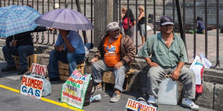 Desempleo en México sube a 2.6% en febrero: INEGI