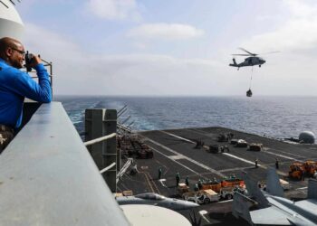 Guerra Informativa en el Golfo: Irán afirma impacto en el USS Abraham Lincoln; EE. UU. lo tilda de “Mentira”