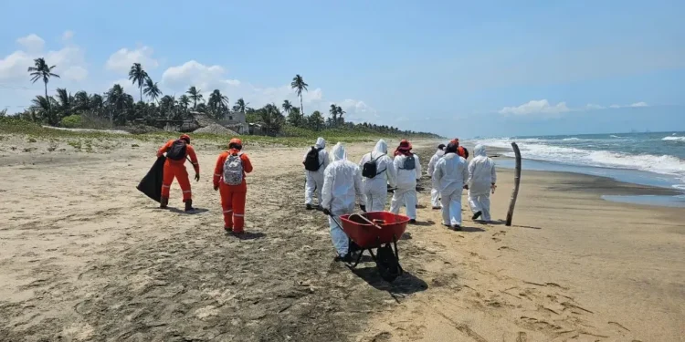 Retiran 889 toneladas de hidrocarburo en playas del Golfo de México