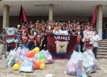 Entrega UAT juguetes a niñas y niños con la jornada “Alegrando Corazones”