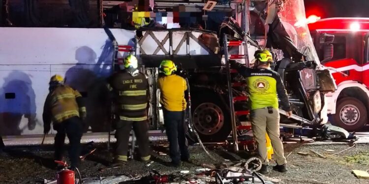 Choque en Ciudad Victoria: dos muertes y 40 lesionados