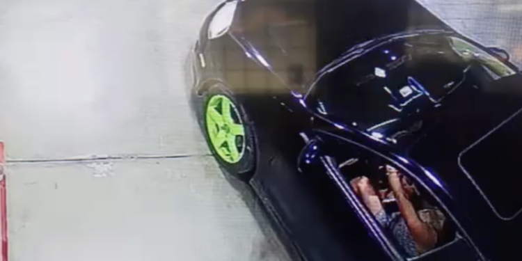 Lady gasolina-huye de gasolinera en Puebla sin pagar