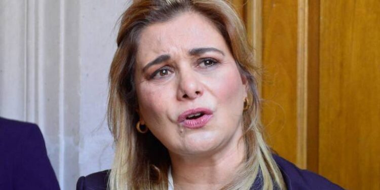 Gobernadora de Chihuahua rechaza acudir al Senado; argumenta que no es obligatorio