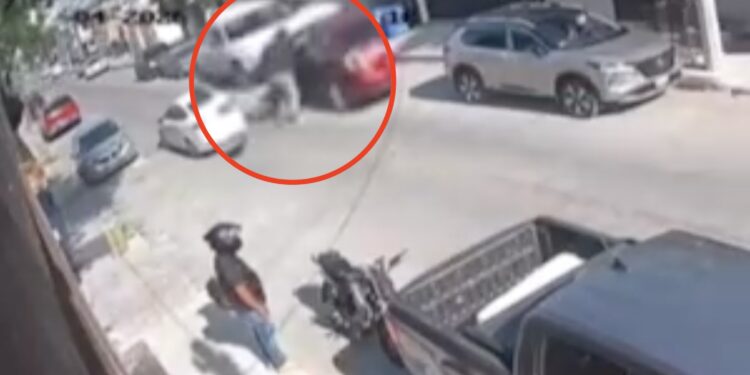 Roban auto a repartidora de Mercado Libre en Matamoros