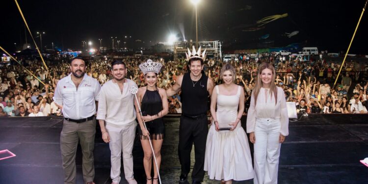 Más de 175 mil visitantes abarrotan Playa Bagdad; Beto Granados corona a María León y Yahir como Reyes del Mar