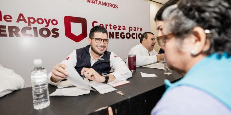 Aprovechan dueños de comercios última jornada “Certeza para tu Negocio” encabezada por el alcalde Beto Granados