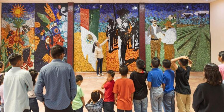 Menores de la Casa Hogar del Niño Matamorense cierran vacaciones con función de cine