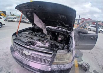 Incendio de camioneta en Chedraui Matamoros moviliza a autoridades