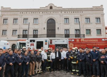 Beto Granados anuncia incremento salarial del 30 por ciento a bomberos y entrega equipo por más de siete millones de pesos
