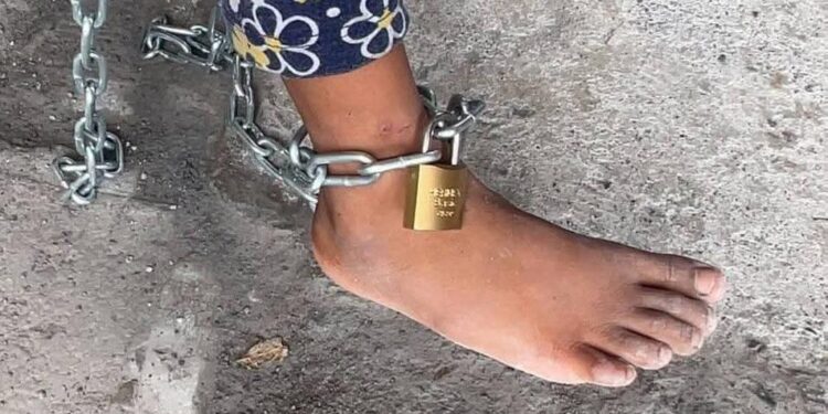 Rescatan a dos niñas encadenadas en Reynosa; investigan posible maltrato infantil