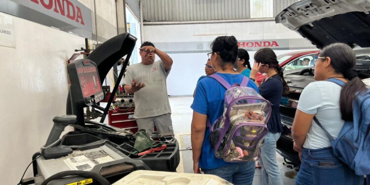 Beto Granados impulsa el autoempleo y la superación de las mujeres