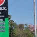 Profeco colocará lonas en gasolineras careras para alertar a consumidores