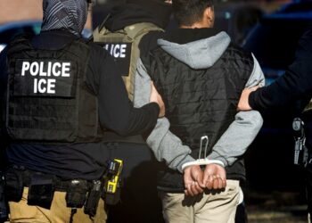 Denuncian deficiencias médicas tras muerte de mexicanos bajo custodia del ICE