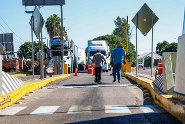 Agricultores toman caseta y bloquean carretera en Matamoros