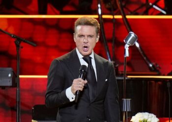 Luis Miguel es hospitalizado en EU