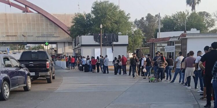 Puentes internacionales de Matamoros a tope por asueto del Día del Trabajo