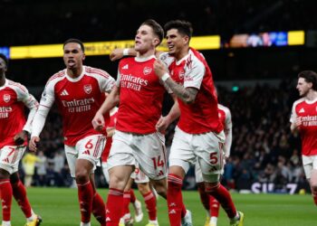 Arsenal se corona campeón de la Premier League luego de 22 años