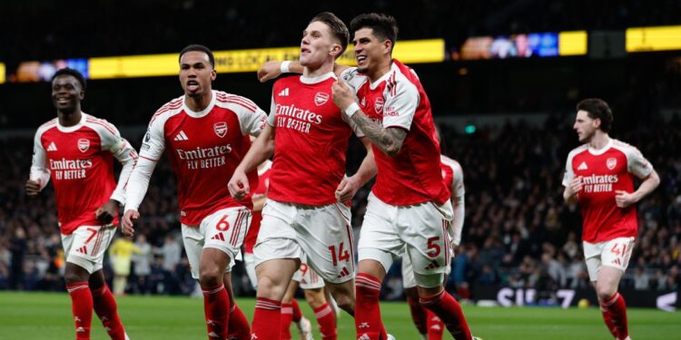 Arsenal se corona campeón de la Premier League luego de 22 años
