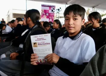 Padres despojan becas a estudiantes en Matamoros