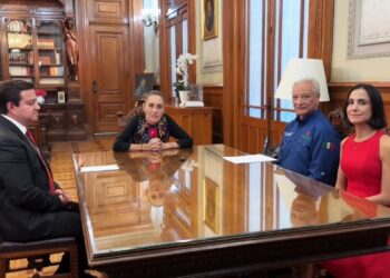 Renuncia director de Pemex; Sheinbaum anuncia a su sustituto