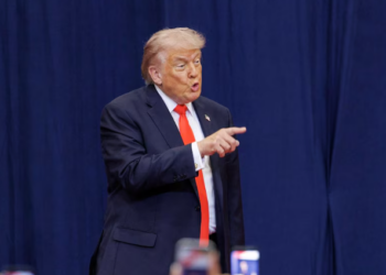 Trump amenaza con “tomar el control” de Cuba