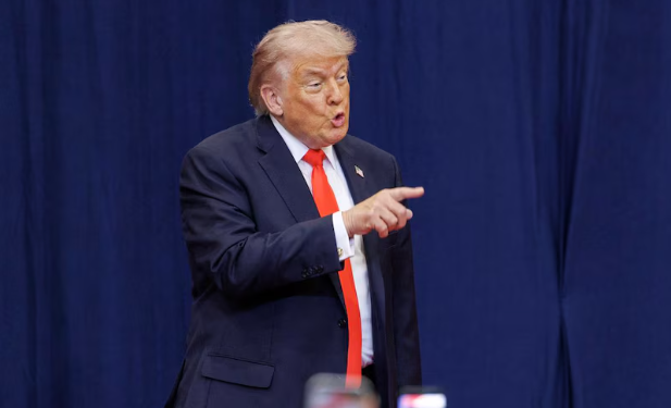 Trump amenaza con “tomar el control” de Cuba